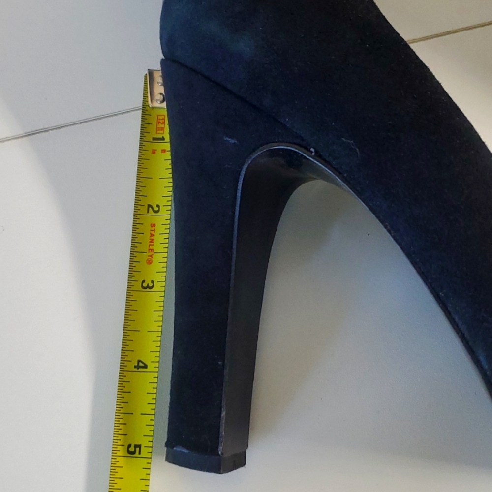 Women's 10B black suede pumps
